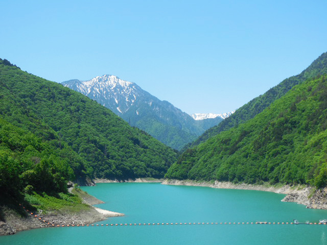唐岳岳と竜神湖