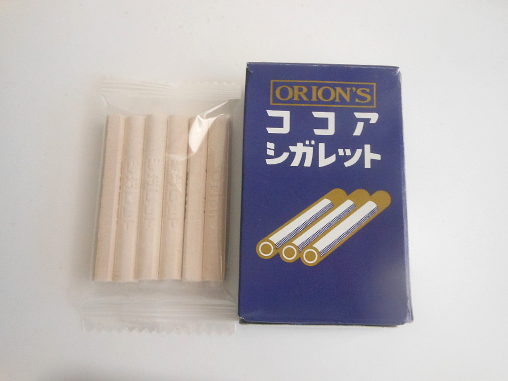 ココアシガレット外箱と中身
